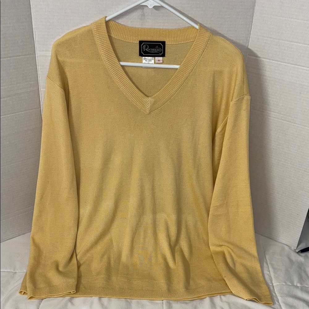 Rochelle VINTAGE Roundtree & Yorke V-Neck Yellow Sweater